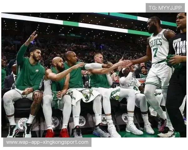 凯尔特人依靠整体传切打出标志性攻势,绿军再掀高潮