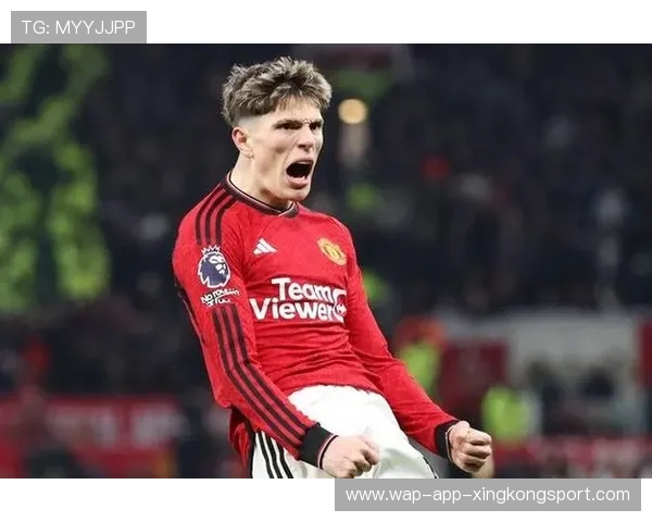 曼联快速长传创造良机，加纳乔挑射稍稍打偏